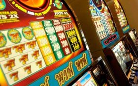 Antarmuka Sugar Rush di aplikasi mobile olztoto dengan simbol manis dan gulungan berwarna cerah